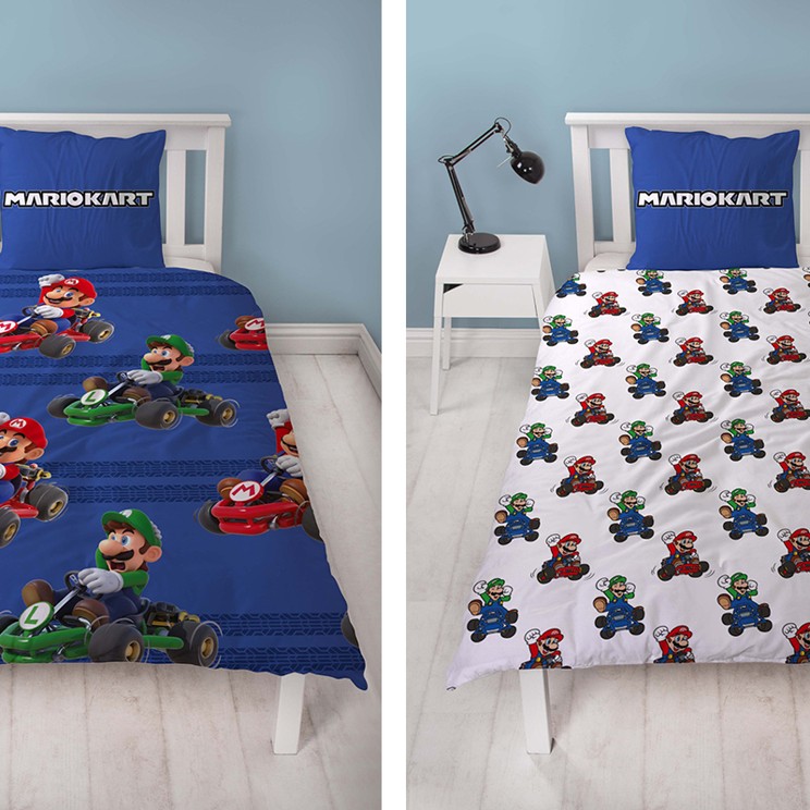 Kinder dekbedovertrek Super Mario Kart 2 kanten op bed